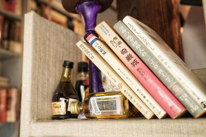 本×人形×コーヒーが融合したブックカフェ「珈琲舎 書肆アラビク」がある大阪の下町、中崎町へ