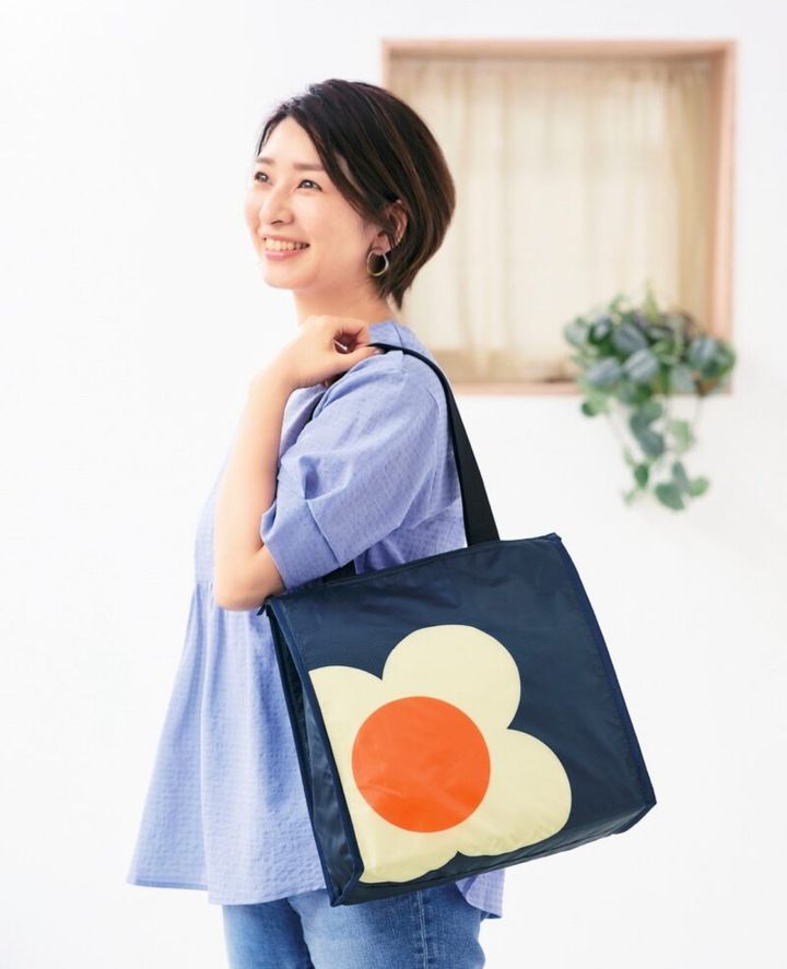 肩がけできて使いやすいオーラ・カイリーの保冷バッグ 雑誌GLOW付録