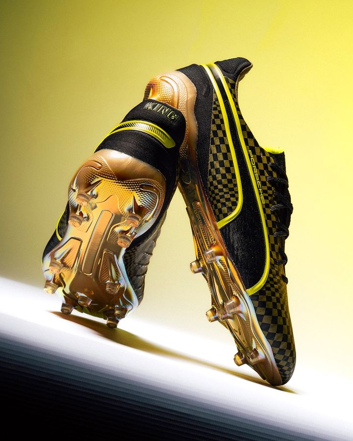 伊東純也が着用するPUMAの最新スパイク、世界的自動車メーカーとのコラボモデルが登場！