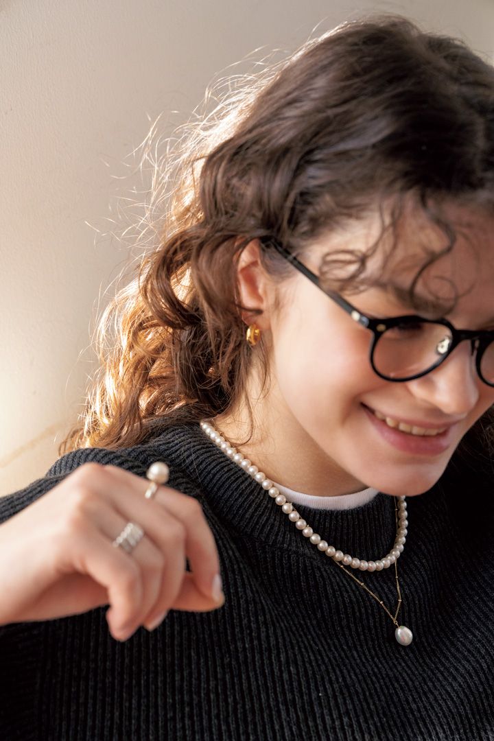 コーデに上品さがプラスされる！オシャレなパールアクセサリー4選