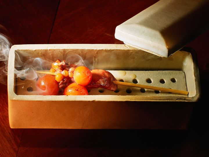 天神橋筋六丁目『熊の焼鳥106』のちょうちんの炭燻製