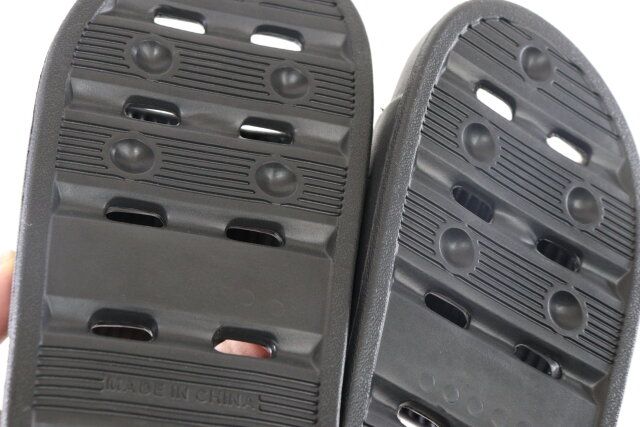 水抜きサンダル 底面