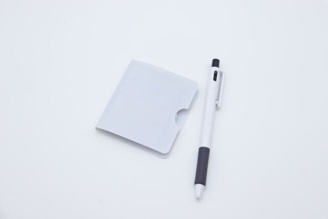 ダイソー ファイル風ふせん（CHN、パープル＆グレー、90枚） サイズ感