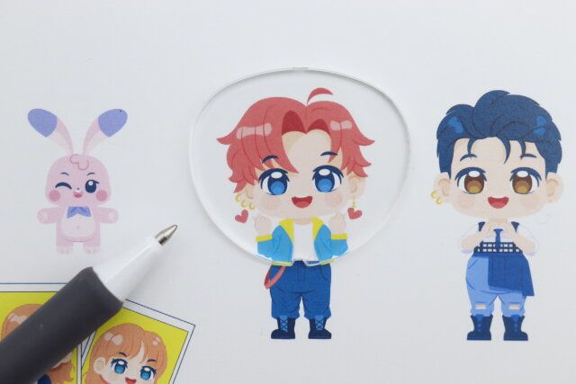 ダイソーのうちわ型フォトキーホルダーは好きな写真を入れて作れる
