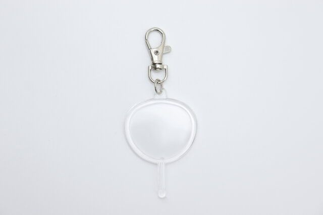 ダイソーのうちわ型フォトキーホルダーは推し活におすすめ