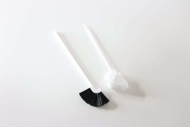 ダイソーのお得な隙間の達人ちょこっとお掃除小箒＆ミニモップ