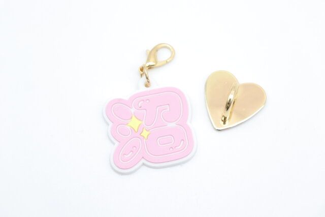 ダイソー 5043 スマホチャーム（ラバー、推し文字、2P） セット内容