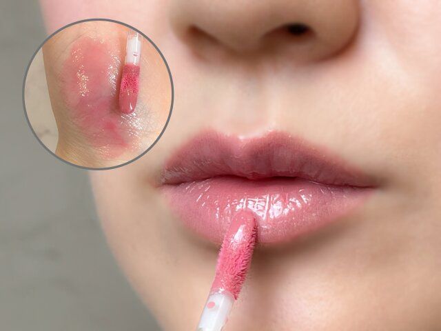 ロムアンド グラスティングカラーグロス01 唇に塗る