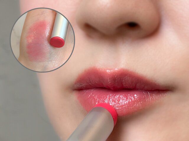 ロムアンド グラスティングメルティングバーム 02 唇に塗る