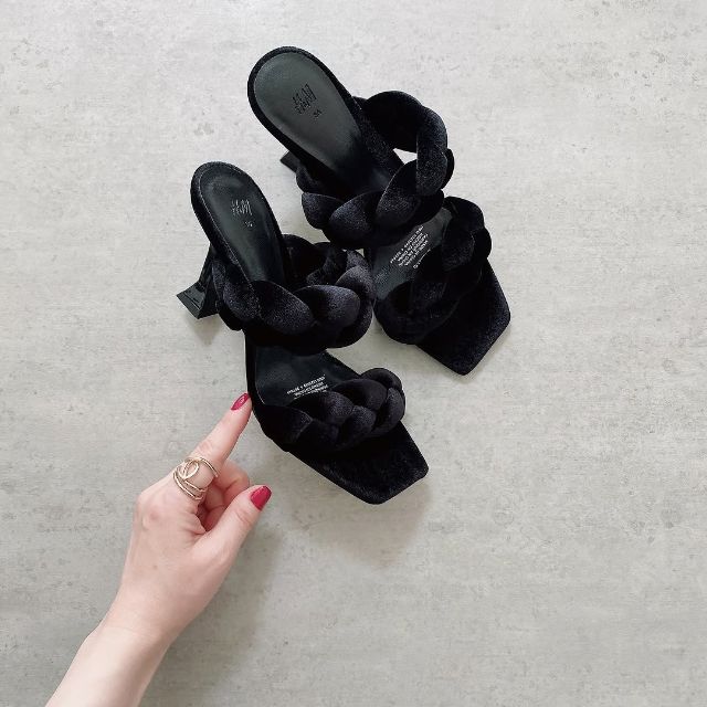 H&Mの編み込みミュール