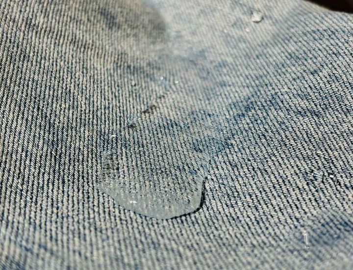 画像: 大胆に水をかけても吸水知らず！