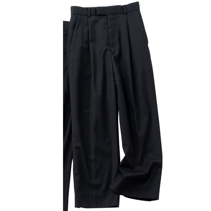 エイトンのハイウエスト黒パンツ