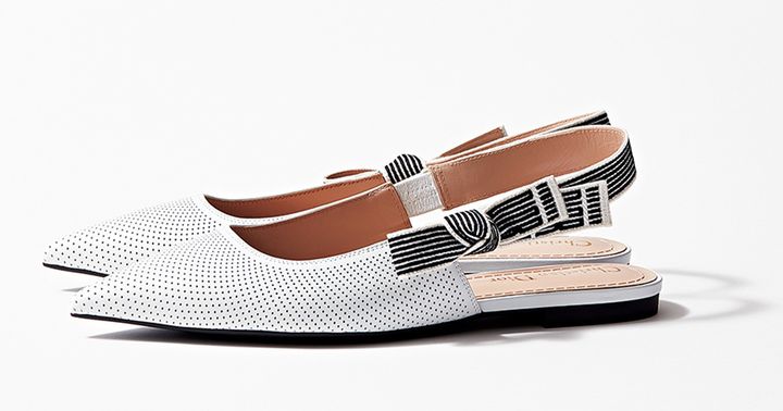 ディオールのJ’ADIORシリーズの白のバックストラップサンダル