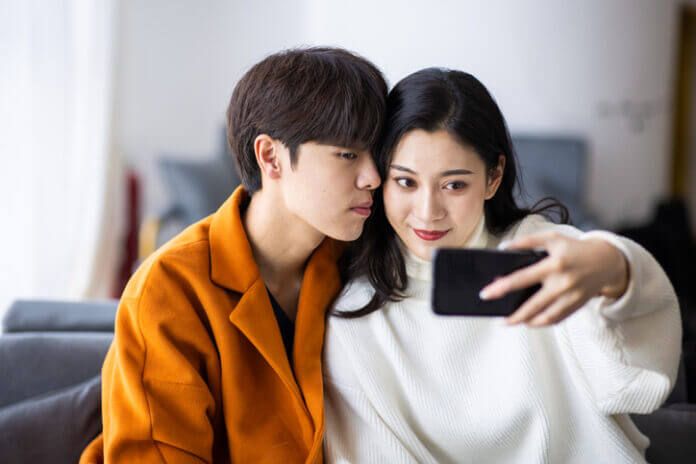 いつも追いかけられる女性の秘訣♡ 男性を沼らせる女性の特徴5つ