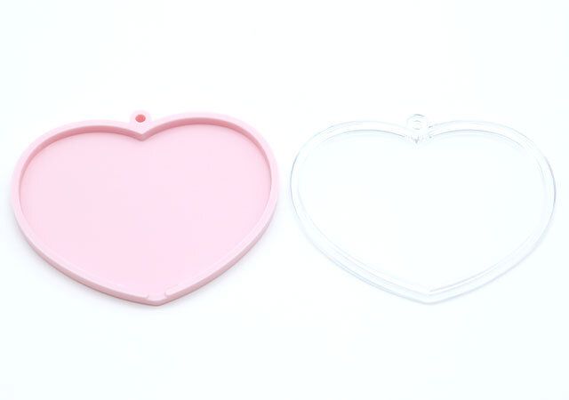 ダイソーのデコレーションキーホルダーのフタを開けた様子