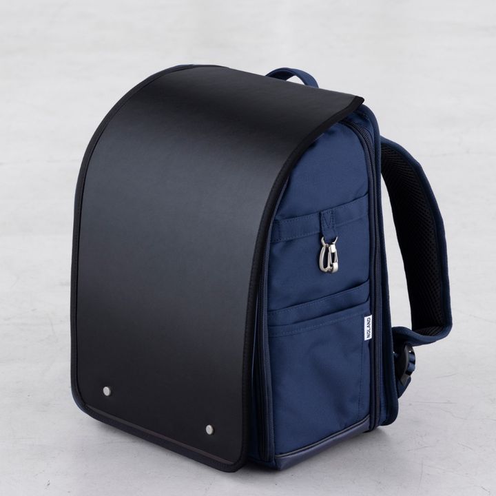NuLAND PREMIERのランドセルリュック。ブラックとネイビーのバイカラー