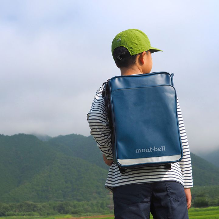 モンベルのランリュックを背負った小学生