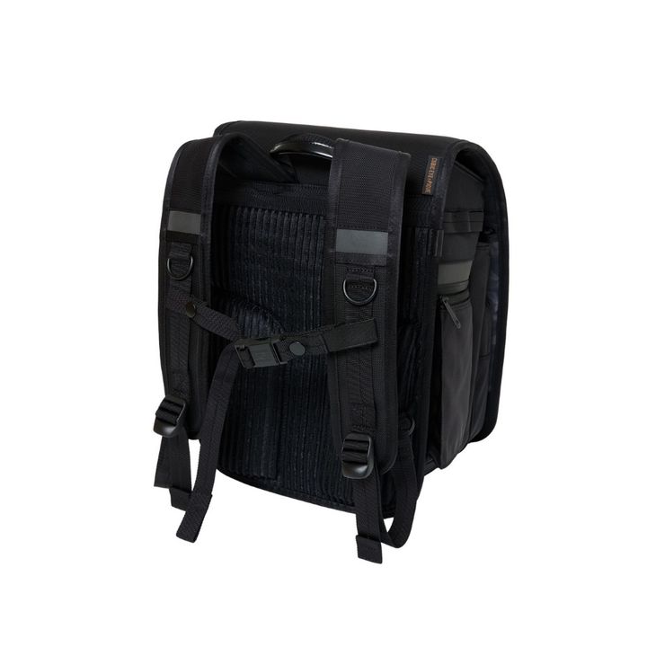 PORTERのランドセルリュックを背中側から撮影