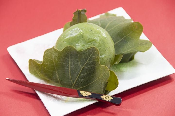 ▲ヨモギ入りの柏餅で無病息災パワーを授かりましょう！