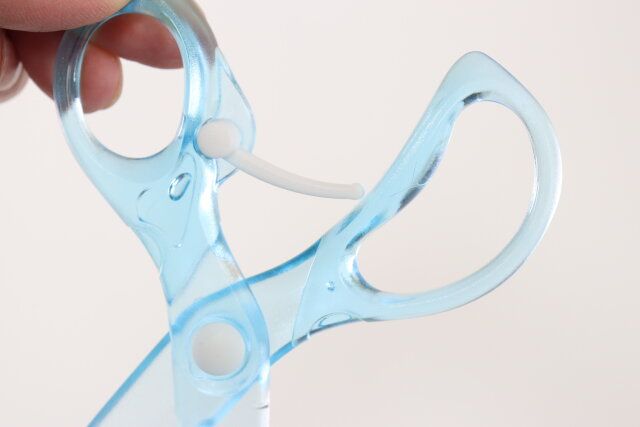 プラ製クリア安全はさみ（スプリング付、ブルー） 柄