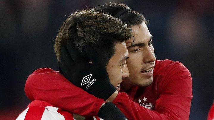 日本代表10番と仲良しだった海外の元同僚、来日して日本代表グッズを買う