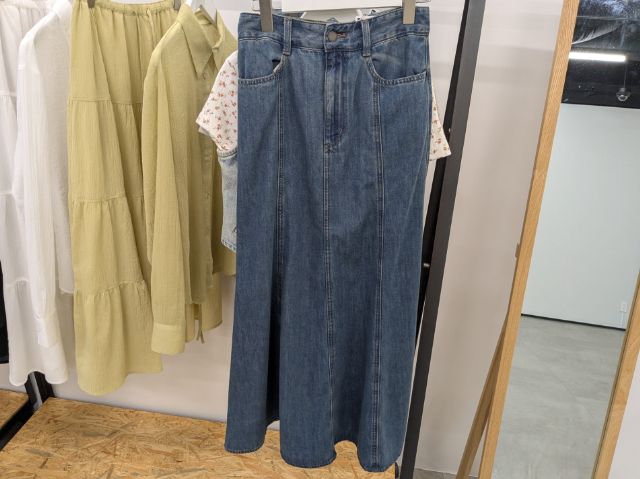 ライトデニムフレアマキシスカート