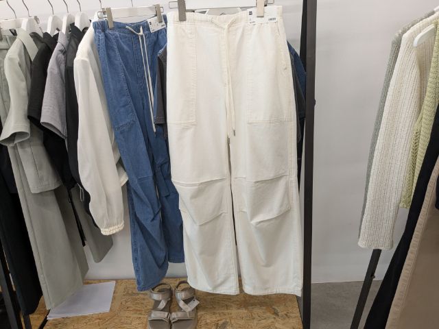 白のライトデニムプルオンパンツ+E