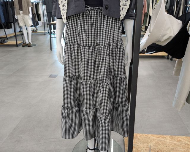 チェック柄のティアードマキシスカート