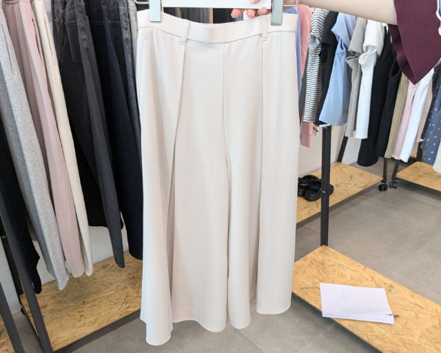 白のドレープキュロッツQ