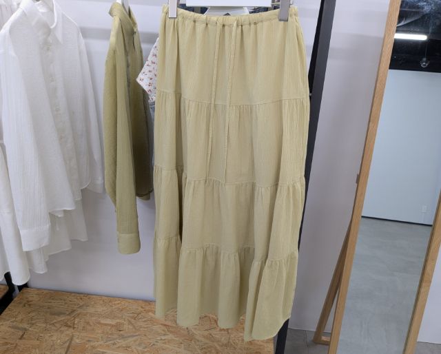 イエローの透かし編みニットスカート