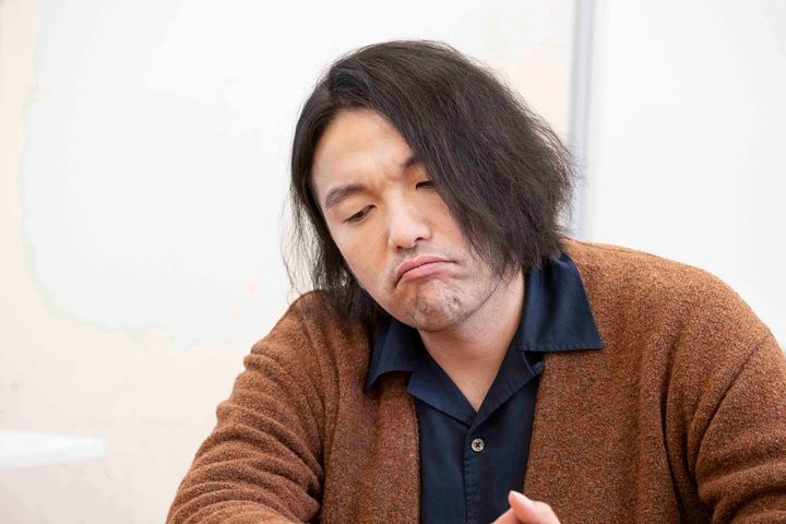 ご自身の持ち込み企画の始動日だというのに、明らかに浮かない顔の盛山さん