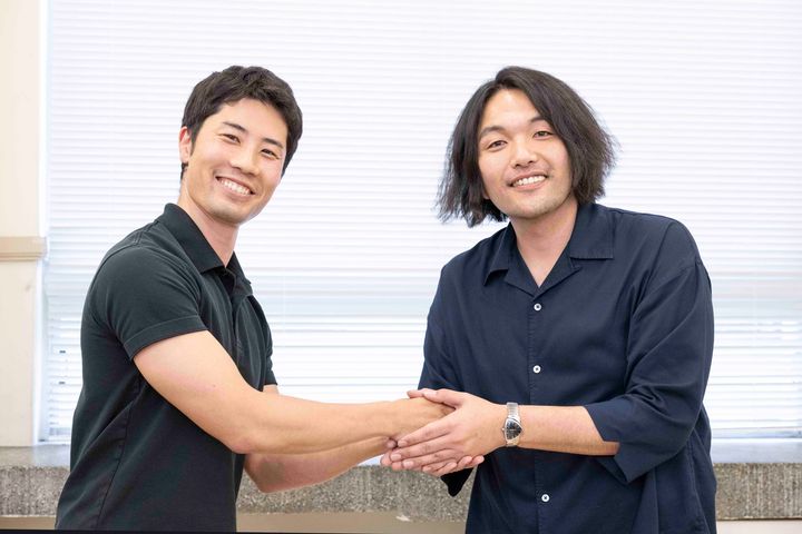 ついに頑張る決意を固めた盛山さんとトレーナー神戸さんの条約締結風カット。