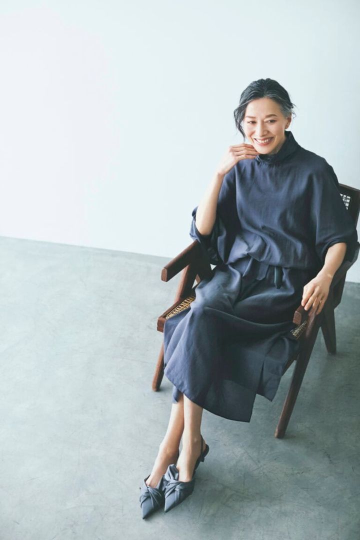 ワンピース（ベルトつき）¥13,590、シューズ¥6,590／ともにザラ（ザラカスタマーサービス）