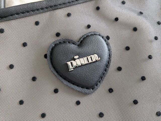 piumスクエアバッグロゴ