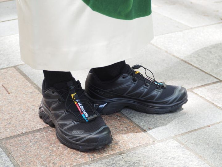 サロモンのスニーカー