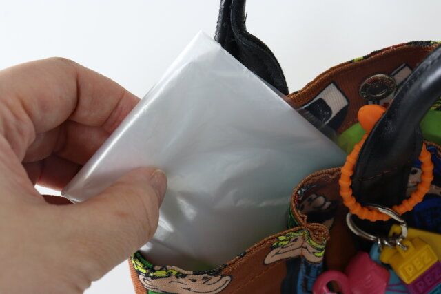 ダイソーコンパクトな包装のごみ袋携帯