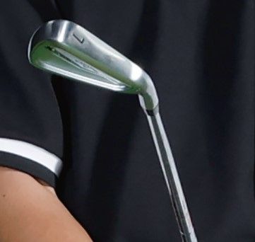 アイアンの傾斜での打ち方は？