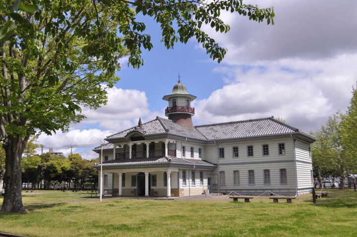 見頃を迎えたブルー一色のネモフィラの花畑、和カフェ、レトロ建築をめぐる茨城旅へ