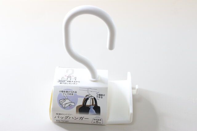 セリアのバッグハンガーのパッケージ