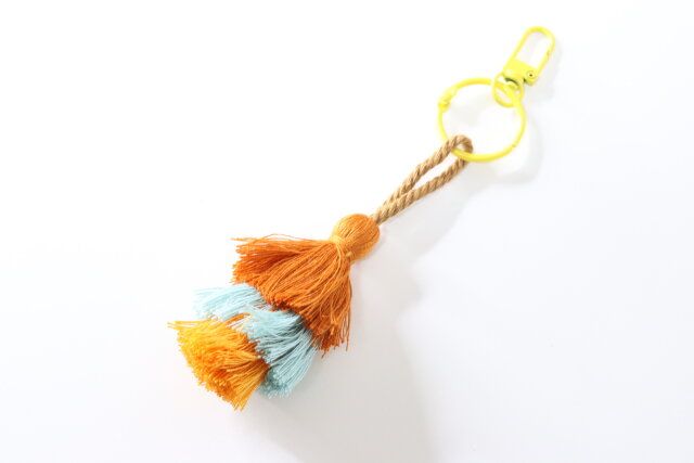 ダイソータッセルキーホルダー110円