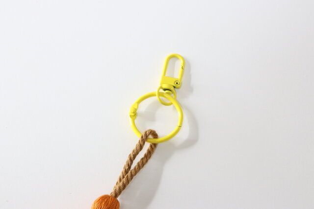 ダイソータッセルキーホルダーカードリング