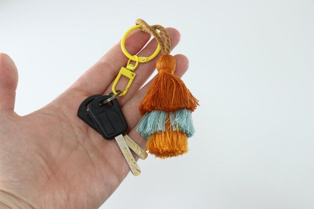 ダイソータッセルキーホルダー鍵