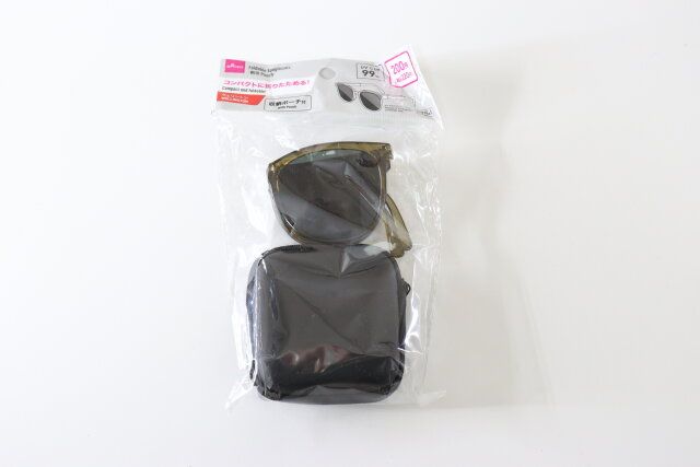 ダイソーの折りたたみサングラスのパッケージ