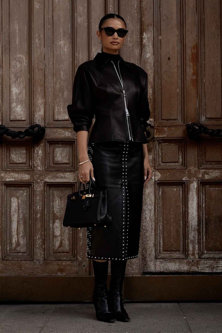 画像: エッジィなオールブラックでスカートスタイルを辛口に