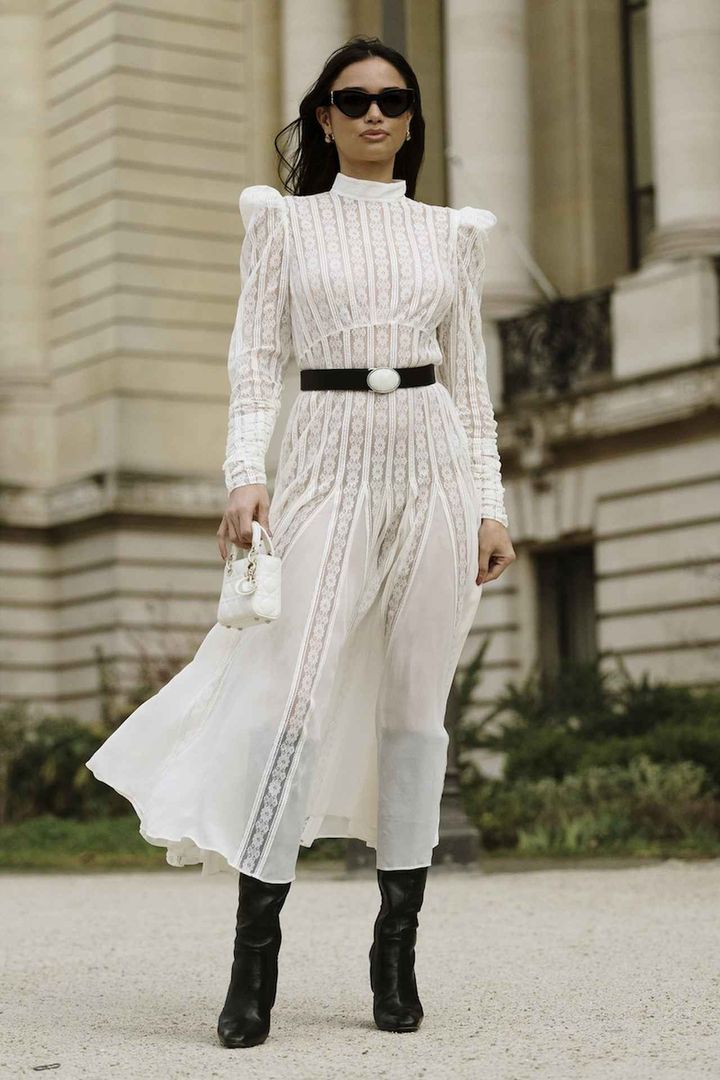 画像: 可憐な白レースワンピースの甘さを中和