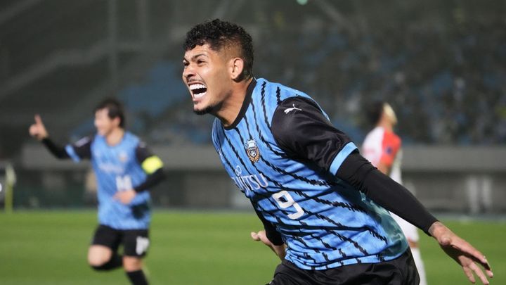 アジア最強決定戦で大活躍の川崎フロンターレFW、ロナウドとの2ショット写真を披露！日本にいる“10番”も「いいね」