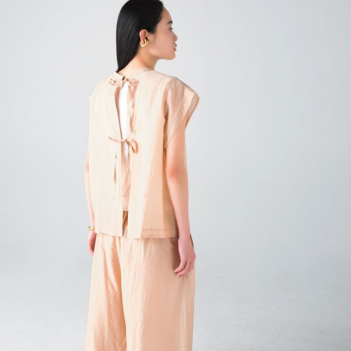 美しい光沢とシアーなテクスチャーにうっとりするセットアップ