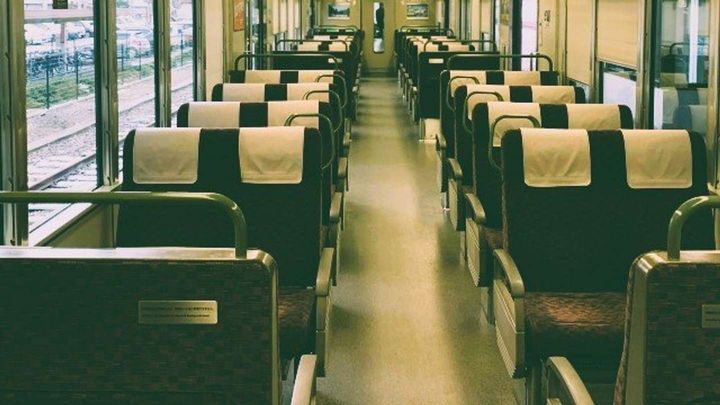 通勤ラッシュの新快速で倒れてしまって...（画像はイメージ）