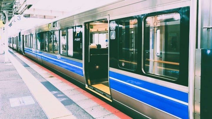 徹夜明けの通勤ラッシュで...（画像はイメージ）