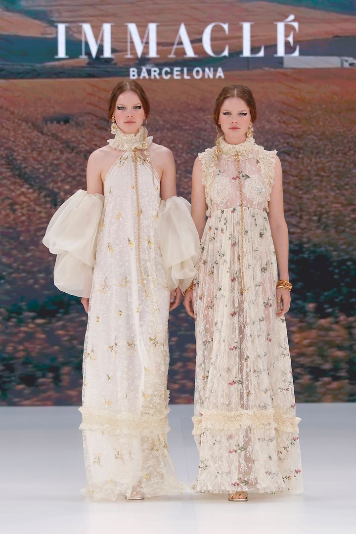 イマクレ 2026年春夏ブライダルコレクションより。